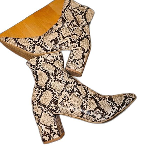 Women’s Snakeskin Western Ankle Booties – Stylish Cowgirl Print Boots 9.5 - Picture 1 of 7